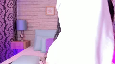 Snapshot of catalinnathompson chatting on 12/24/24, 12:00 CatalinnaThompson online show from 12/24/24, 12:00