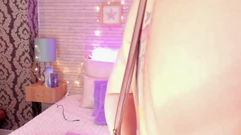 Snapshot of catalinnathompson chatting on 03/04/25, 12:01 CatalinnaThompson online show from 03/04/25, 12:01