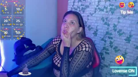  Mia   online show from 11/05/25, 03:06