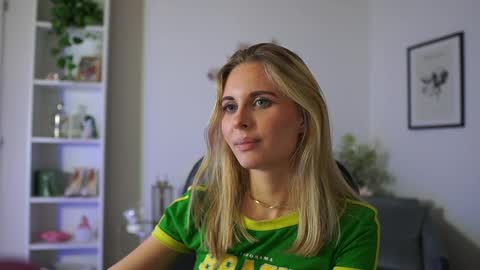 Snapshot of catecrago_ chatting on 02/08/25, 04:57 catecrago online show from 02/08/25, 04:57