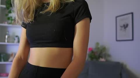 Snapshot of catecrago_ chatting on 02/10/25, 11:57 catecrago online show from 02/10/25, 11:57