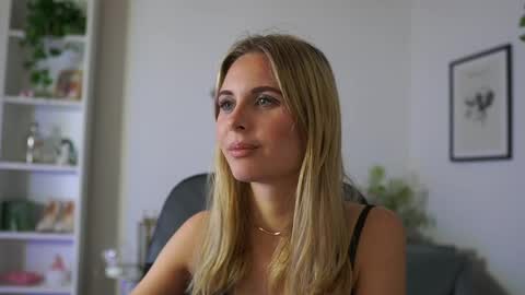 Snapshot of catecrago_ chatting on 02/12/25, 01:59 catecrago online show from 02/12/25, 01:59