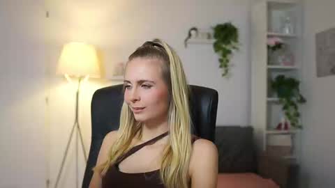 Snapshot of catecrago_ chatting on 09/27/25, 08:41 catecrago online show from 09/27/25, 08:41