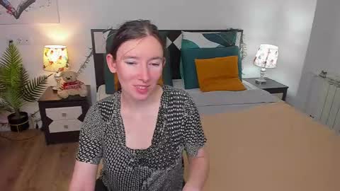 Snapshot of catherinewalls chatting on 03/10/25, 06:16 Catrin online show from 03/10/25, 06:16