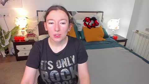 Catrin online show from 10/31/25, 06:14