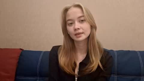 Snapshot of cathrynfinnell chatting on 10/25/25, 11:29 Alisa online show from 10/25/25, 11:29
