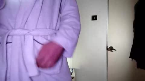 Snapshot of catkot912 chatting on 01/11/25, 06:12 catkot912 online show from 01/11/25, 06:12