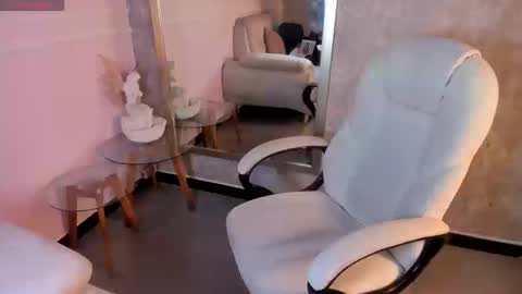 Snapshot of cattleya_jensen chatting on 09/15/25, 01:55 Cattleya online show from 09/15/25, 01:55