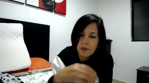 Snapshot of cecihotty4u chatting on 12/16/24, 02:47 ceci online show from 12/16/24, 02:47