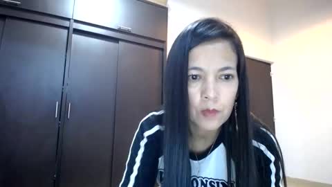 Snapshot of cecihotty4u chatting on 01/12/25, 06:28 ceci online show from 01/12/25, 06:28