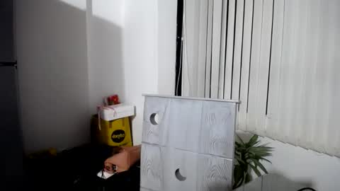 Snapshot of cecihotty4u chatting on 03/03/25, 01:53 ceci online show from 03/03/25, 01:53