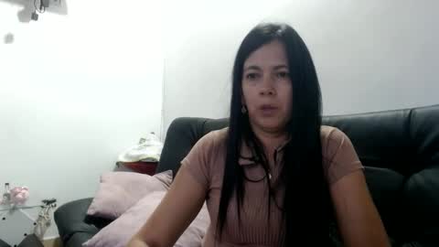 Snapshot of cecihotty4u chatting on 09/12/25, 11:04 ceci online show from 09/12/25, 11:04