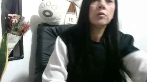 Snapshot of cecihotty4u chatting on 09/19/25, 01:29 ceci online show from 09/19/25, 01:29
