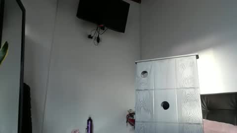 Snapshot of cecihotty4u chatting on 09/21/25, 10:22 ceci online show from 09/21/25, 10:22