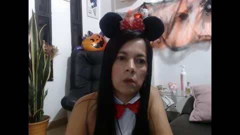 Snapshot of cecihotty4u chatting on 10/29/25, 02:03 ceci online show from 10/29/25, 02:03