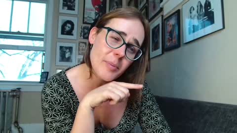 Snapshot of cecilysaintclaire chatting on 12/04/24, 03:54 Cecily Saint Claire online show from 12/04/24, 03:54