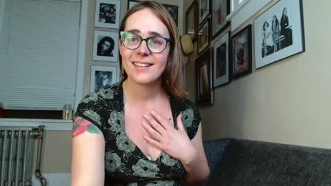 Snapshot of cecilysaintclaire chatting on 12/26/24, 02:05 Cecily Saint Claire online show from 12/26/24, 02:05