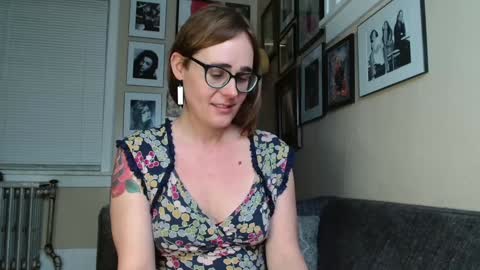 Snapshot of cecilysaintclaire chatting on 01/28/25, 01:05 Cecily Saint Claire online show from 01/28/25, 01:05