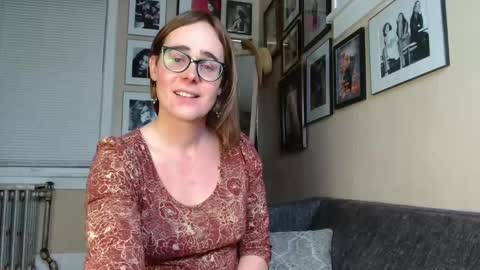 Snapshot of cecilysaintclaire chatting on 02/18/25, 02:06 Cecily Saint Claire online show from 02/18/25, 02:06