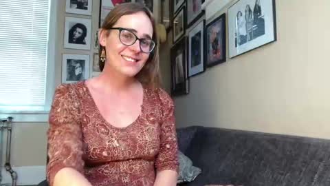 Snapshot of cecilysaintclaire chatting on 02/18/25, 05:10 Cecily Saint Claire online show from 02/18/25, 05:10