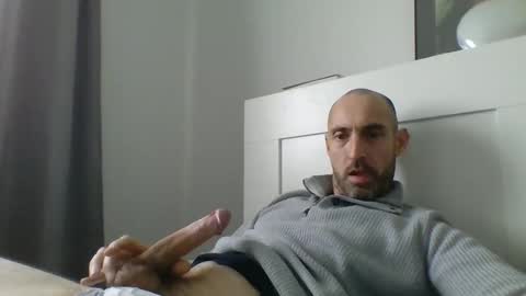 Snapshot of cedric223 chatting on 02/14/25, 01:51 cedric223 online show from 02/14/25, 01:51