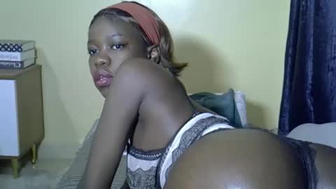 Snapshot of ceepretty chatting on 10/17/25, 08:39 santana online show from 10/17/25, 08:39