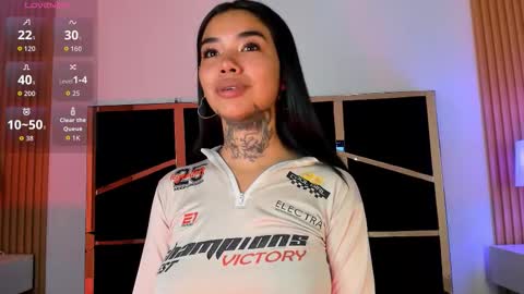 celeeste_18 online show from 11/05/25, 02:44