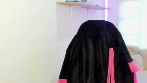 celeste_bonnet1 online show from 11/03/25, 07:04