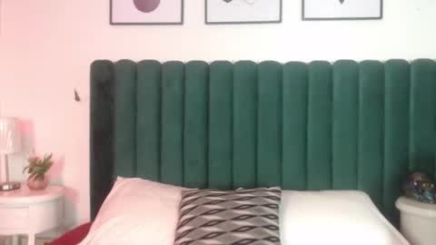 Snapshot of celeste_bs chatting on 10/30/25, 04:14 Celeste online show from 10/30/25, 04:14