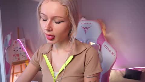 Celeste  online show from 11/16/25, 08:36