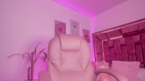 Snapshot of celestecute_ chatting on 02/09/25, 02:28 Celeste   INSTAGRAM Celestecute 01 online show from 02/09/25, 02:28