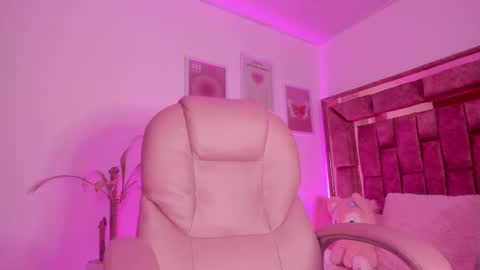 Snapshot of celestecute_ chatting on 02/12/25, 11:30 Celeste   INSTAGRAM Celestecute 01 online show from 02/12/25, 11:30