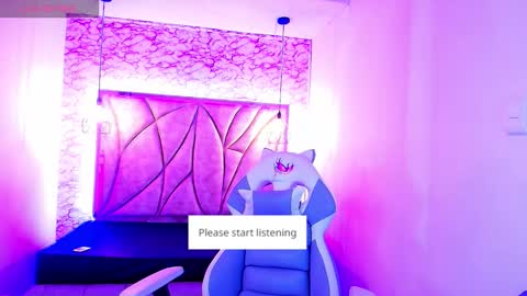 Snapshot of celestesky__ chatting on 10/04/25, 12:03 online show from 10/04/25, 12:03