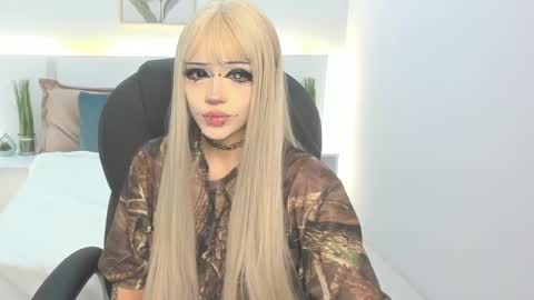 Snapshot of celestica_rose chatting on 02/23/25, 04:17 Celestica online show from 02/23/25, 04:17