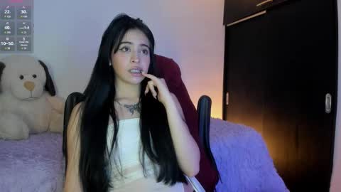 Snapshot of celestinepurple chatting on 11/17/25, 07:52 Celestineeeeee online show from 11/17/25, 07:52