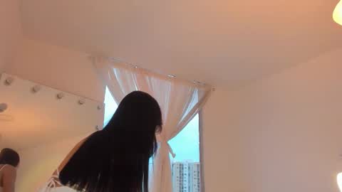 Snapshot of celia_dubois chatting on 09/19/25, 06:41 Ari online show from 09/19/25, 06:41