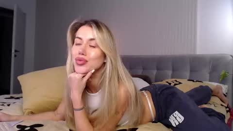 Snapshot of celin_summer chatting on 02/20/25, 09:20 Celin online show from 02/20/25, 09:20