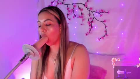 Hello guys my name is Sofi and Lizzie and  Vanessa online show from 10/17/25, 03:31