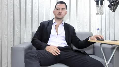 Snapshot of cesar_dant chatting on 10/31/25, 03:13 Cesar online show from 10/31/25, 03:13