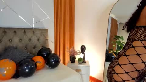 Snapshot of chaarlottee_69 chatting on 10/11/25, 09:35 CHAARLOTTEE online show from 10/11/25, 09:35