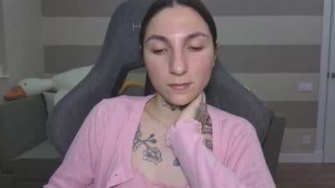 Snapshot of chabibiann chatting on 11/17/25, 09:09 Kate online show from 11/17/25, 09:09