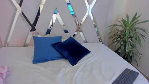 Snapshot of channelfoxxx chatting on 09/29/25, 12:32 Channel online show from 09/29/25, 12:32