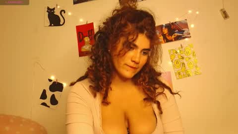 Snapshot of chantal_leon chatting on 10/16/25, 03:40 online show from 10/16/25, 03:40