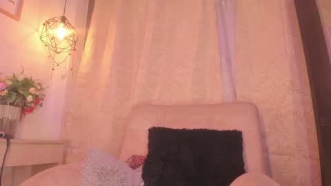 Snapshot of chantall_valkoba chatting on 12/11/24, 09:19 Chantall online show from 12/11/24, 09:19