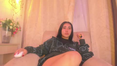 Snapshot of chantall_valkoba chatting on 12/16/24, 08:09 Chantall online show from 12/16/24, 08:09