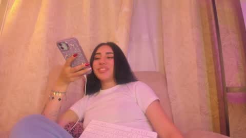 Snapshot of chantall_valkoba chatting on 12/18/24, 03:58 Chantall online show from 12/18/24, 03:58