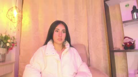 Snapshot of chantall_valkoba chatting on 12/24/24, 06:33 Chantall online show from 12/24/24, 06:33