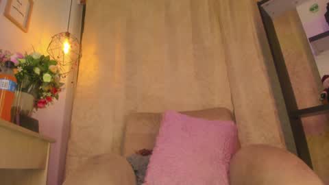 Snapshot of chantall_valkoba chatting on 12/30/24, 04:42 Chantall online show from 12/30/24, 04:42
