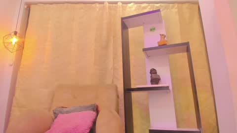 Snapshot of chantall_valkoba chatting on 01/07/25, 10:43 Chantall online show from 01/07/25, 10:43
