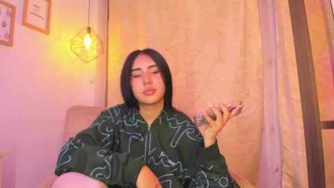 Snapshot of chantall_valkoba chatting on 01/13/25, 07:32 Chantall online show from 01/13/25, 07:32
